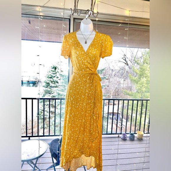 Universal Thread | Dresses | Universal Thread Yellow Floral Wrap Dress ...